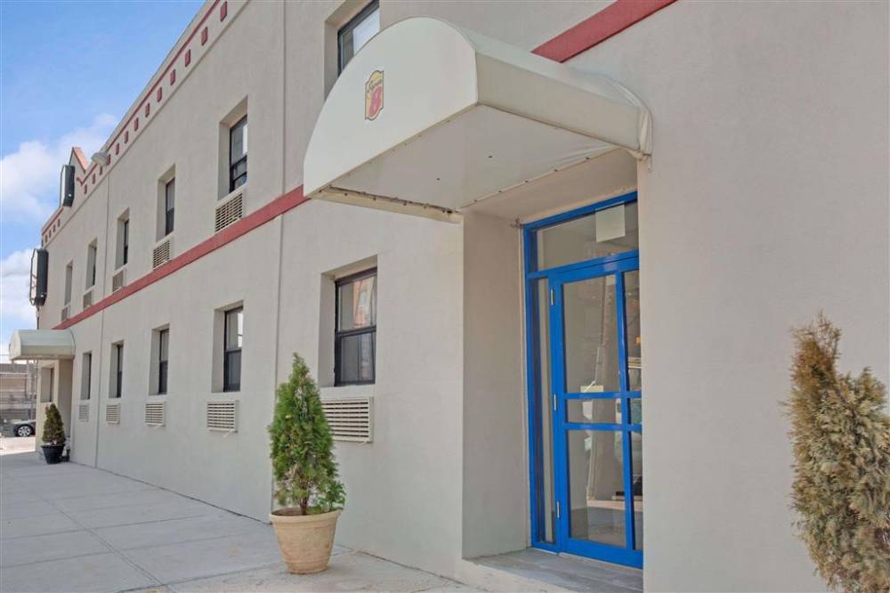 Super 8 By Wyndham Long Island City Lga Hotel 1