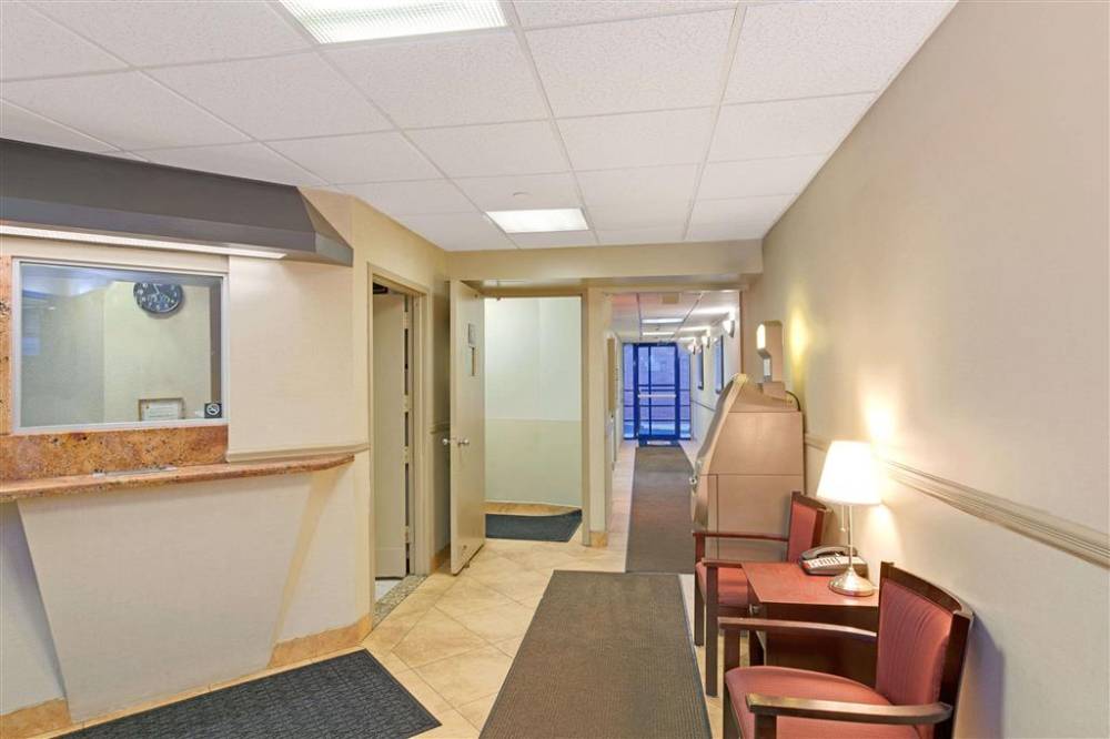 Super 8 By Wyndham Long Island City Lga Hotel 4