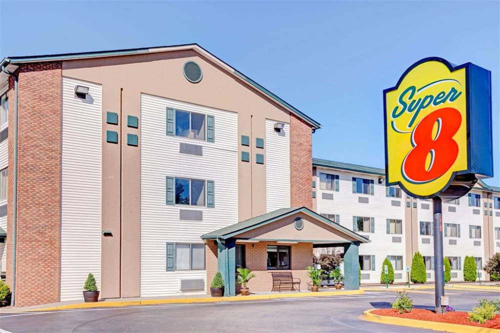 Super 8 By Wyndham Louisville Airport