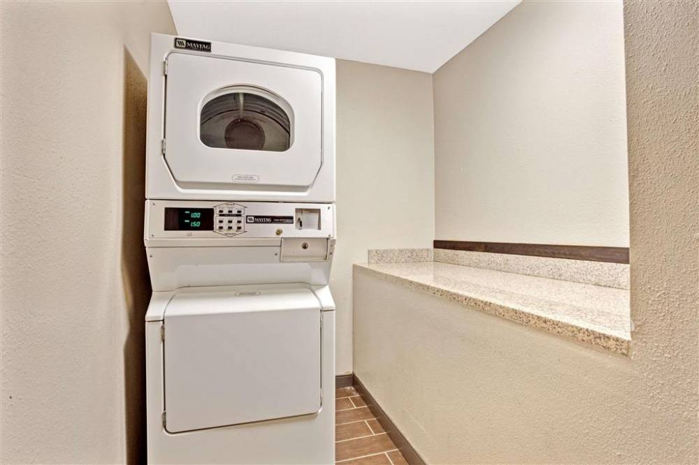 Super 8 By Wyndham Louisville Airport 3