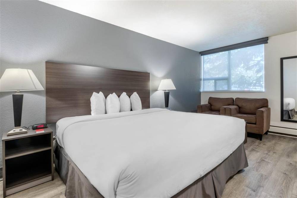 Super 8 By Wyndham Macleod Trail Calgary 3