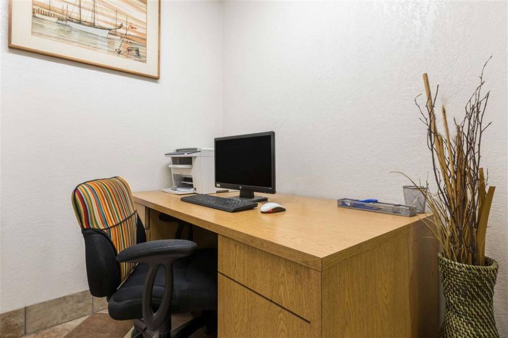 Super 8 By Wyndham Midland 3