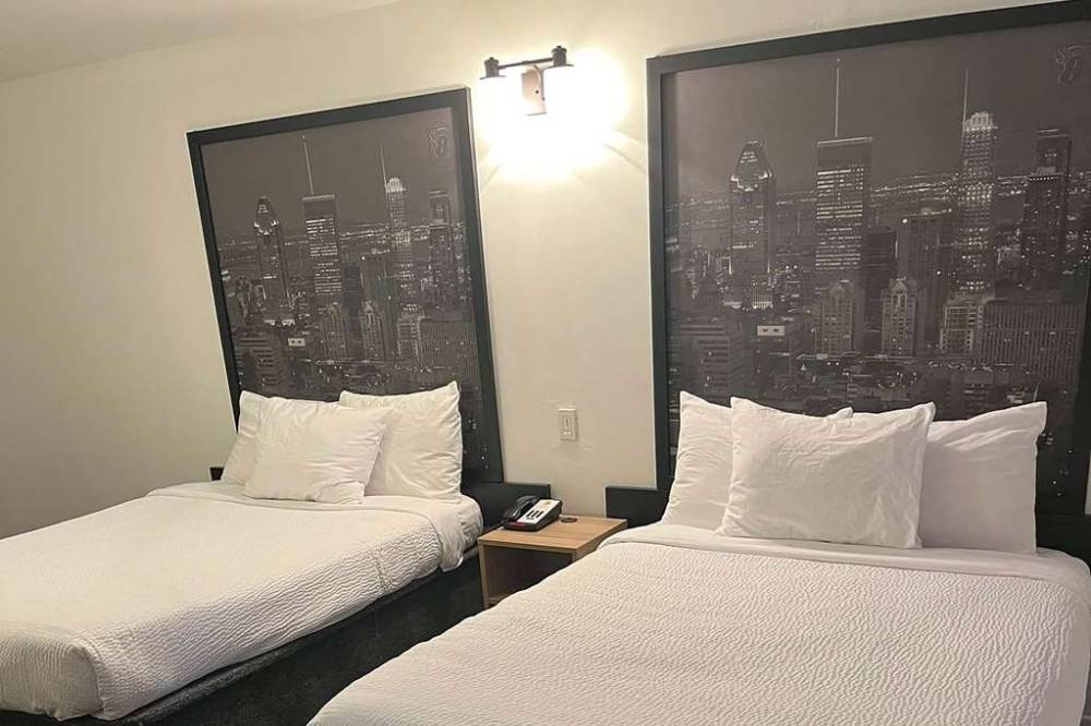 Super 8 By Wyndham Montreal 3