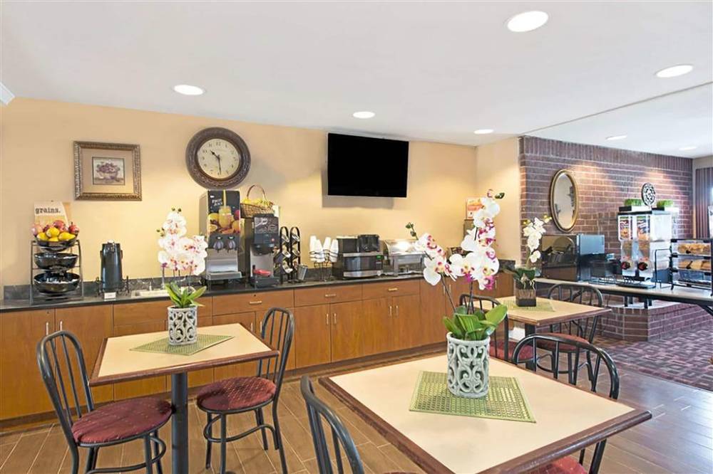 Super 8 By Wyndham San Antonio Downtown Ne 3