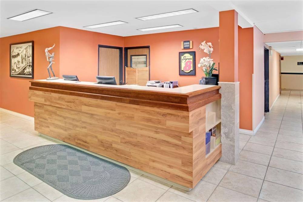 Super 8 By Wyndham Spokane/west 4