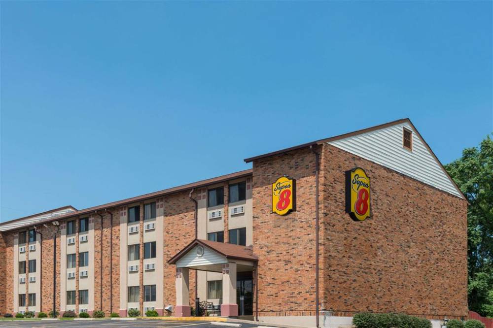 Super 8 By Wyndham St Charles