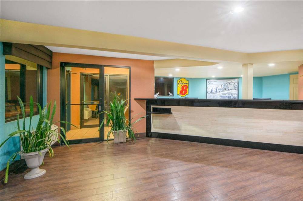 Super 8 By Wyndham Tulsa 2