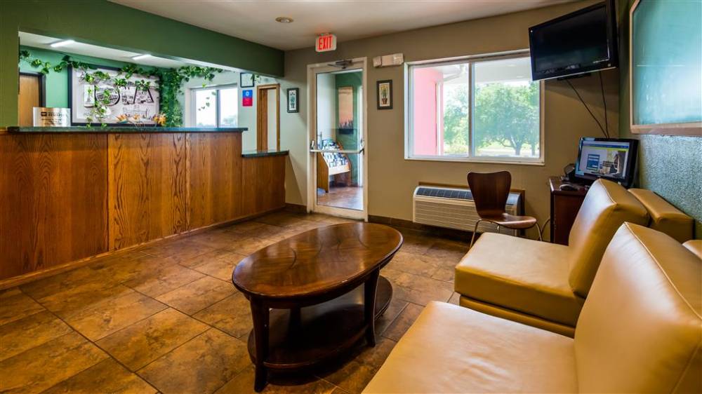 Surestay Plus Hotel By Best Western Bettendorf 2