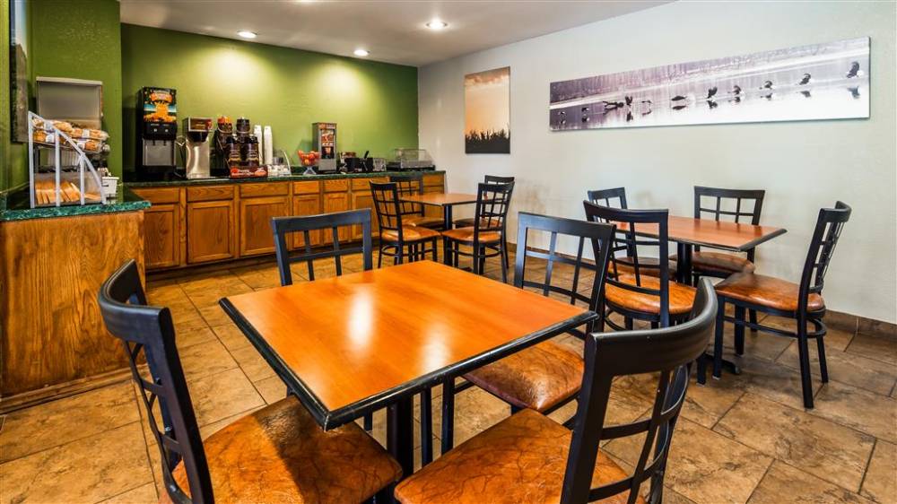 Surestay Plus Hotel By Best Western Bettendorf 3