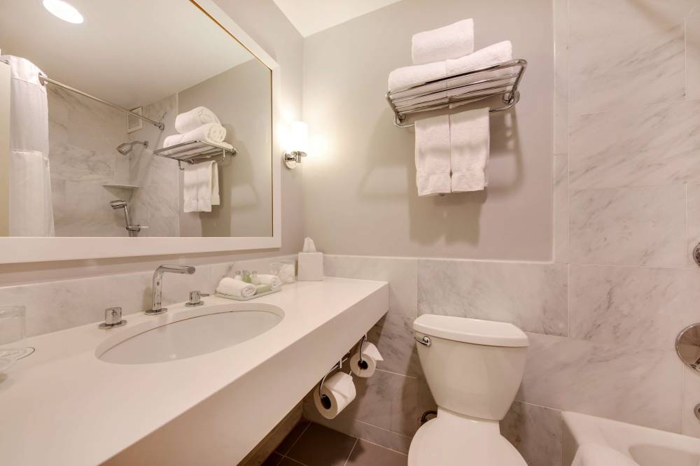 The Andrew Hotel 1
