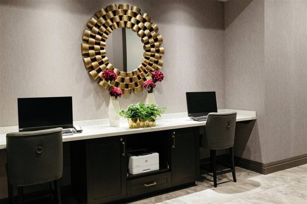 The Axis Moline Hotel  Tapestry Collection By Hilton 4