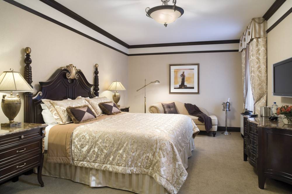 The Lucerne Hotel 10