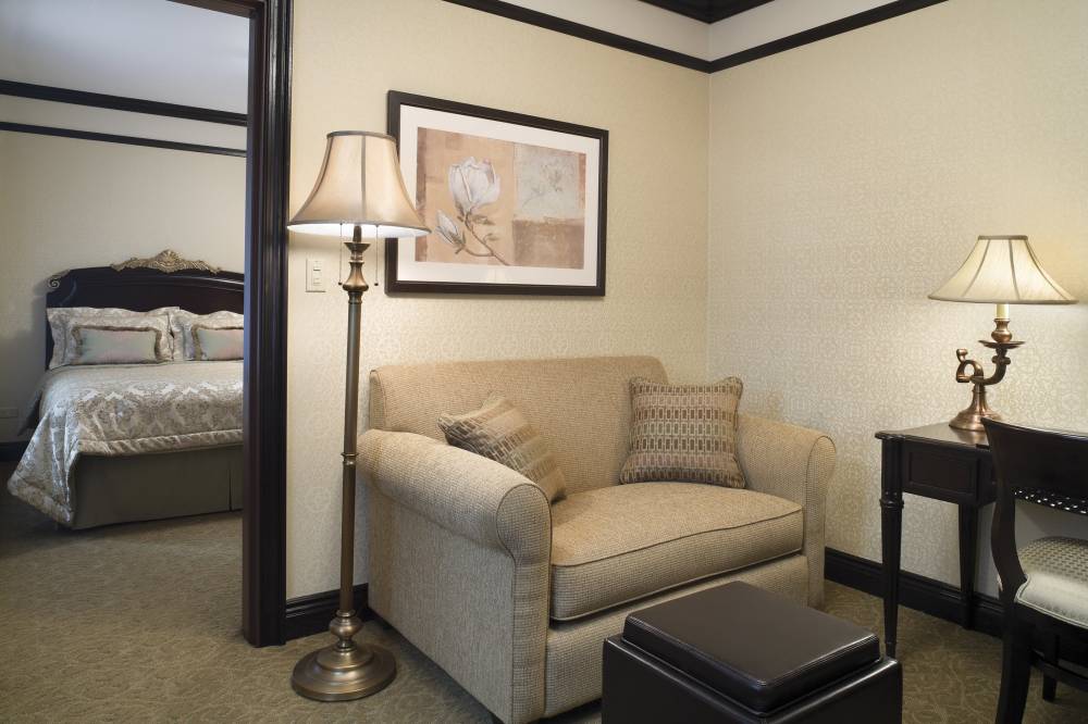 The Lucerne Hotel 8