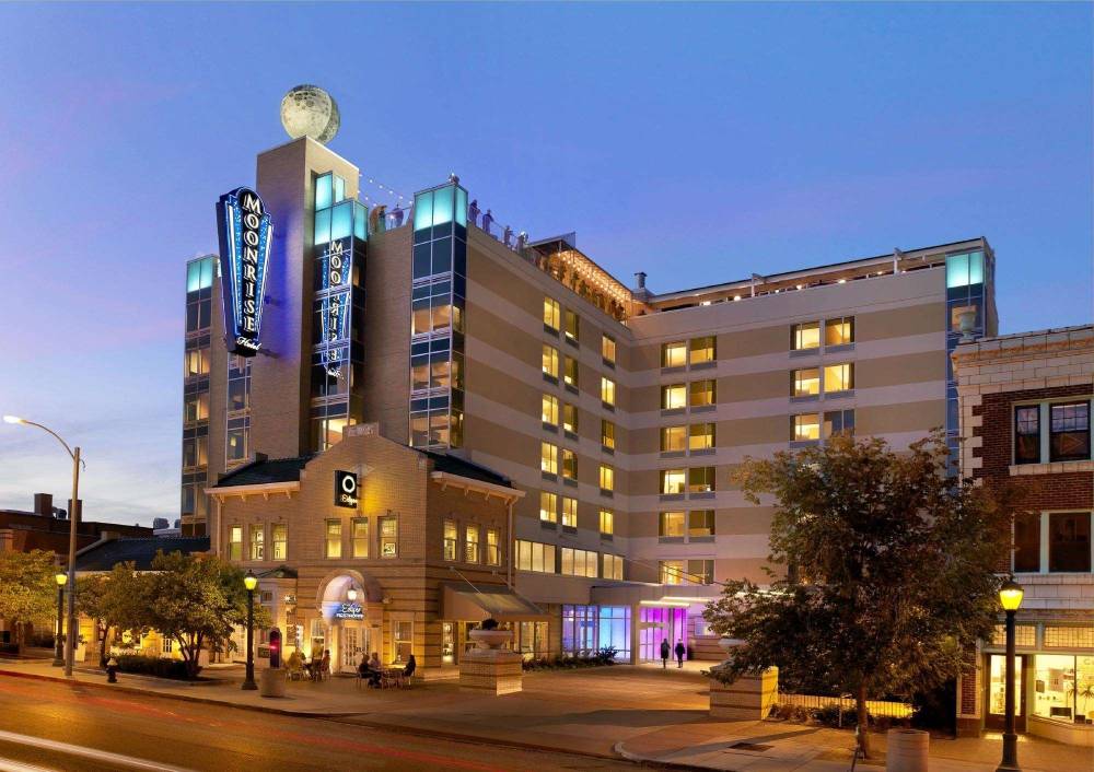 The Moonrise Hotel 6