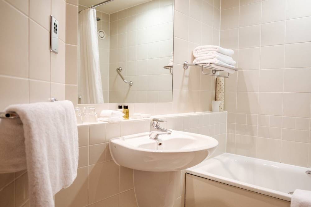Double Room Bathroom