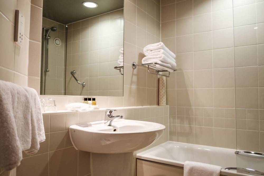 The Red Lion Hotel 3