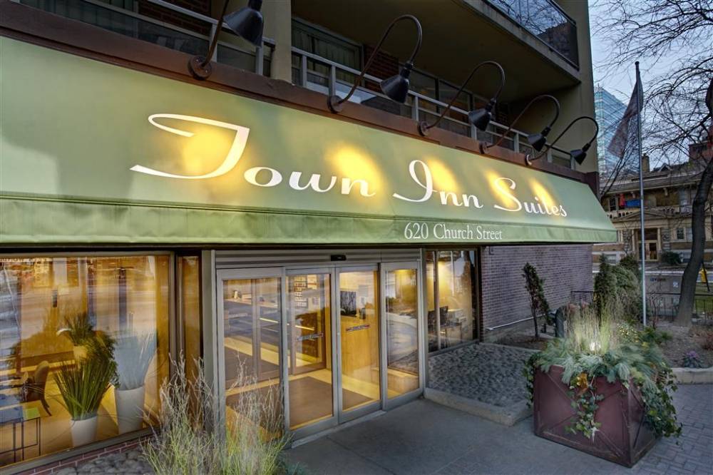 Town Inn Suites 8