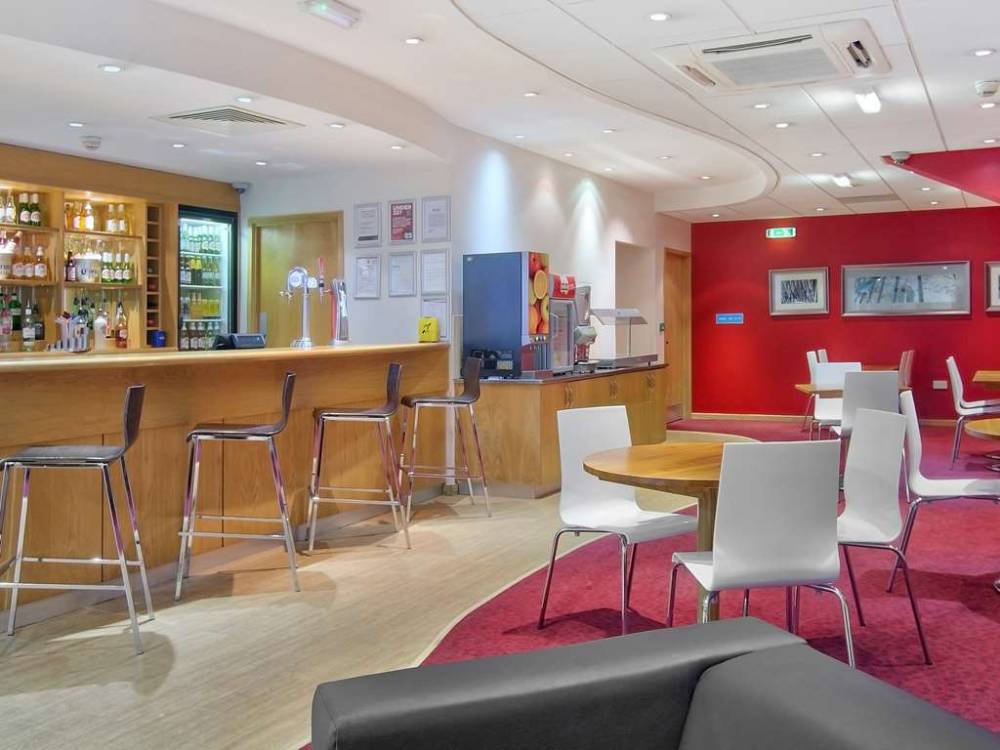 Travelodge Birmingham Broadway Plaza 3
