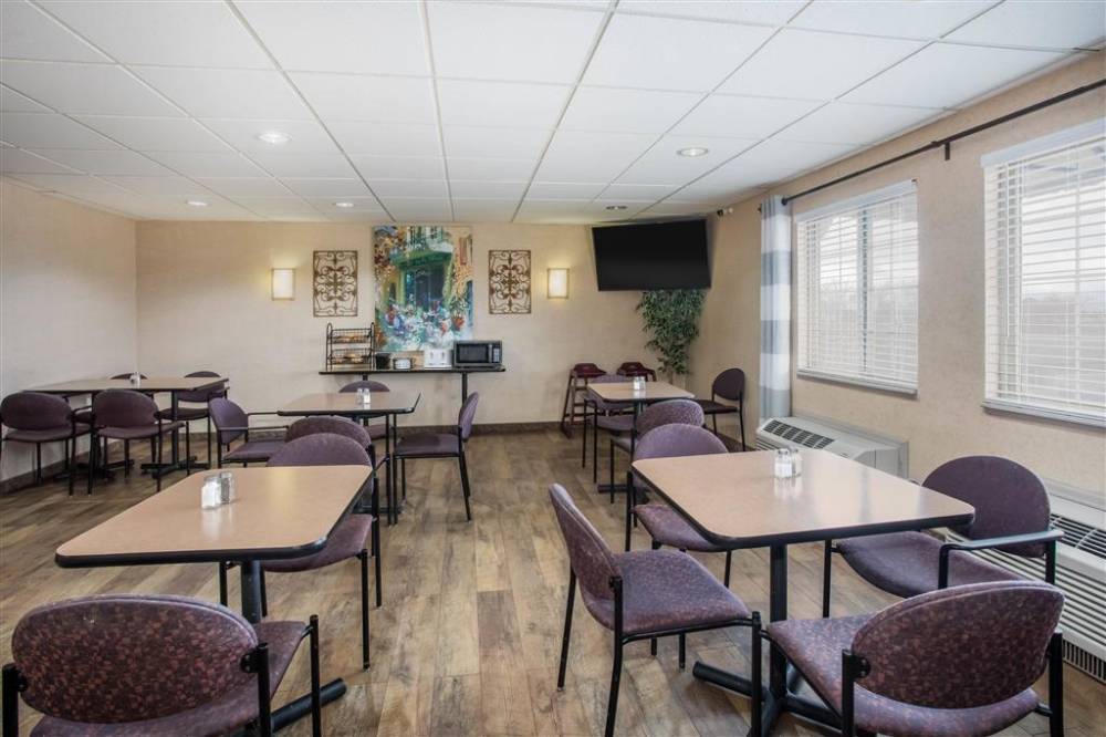Travelodge By Wyndham Colorado Springs Airport/peterson Afb 3