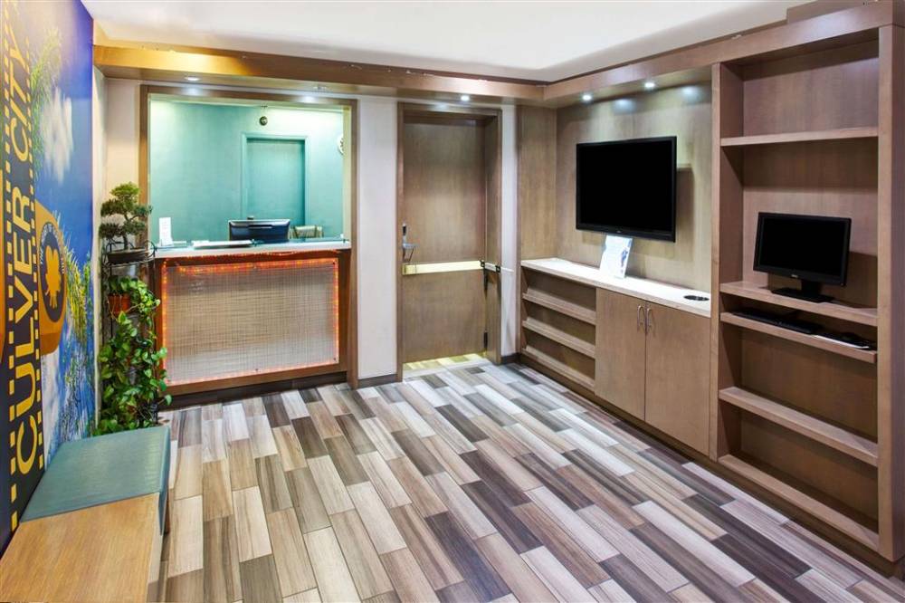 Travelodge By Wyndham Culver City 3