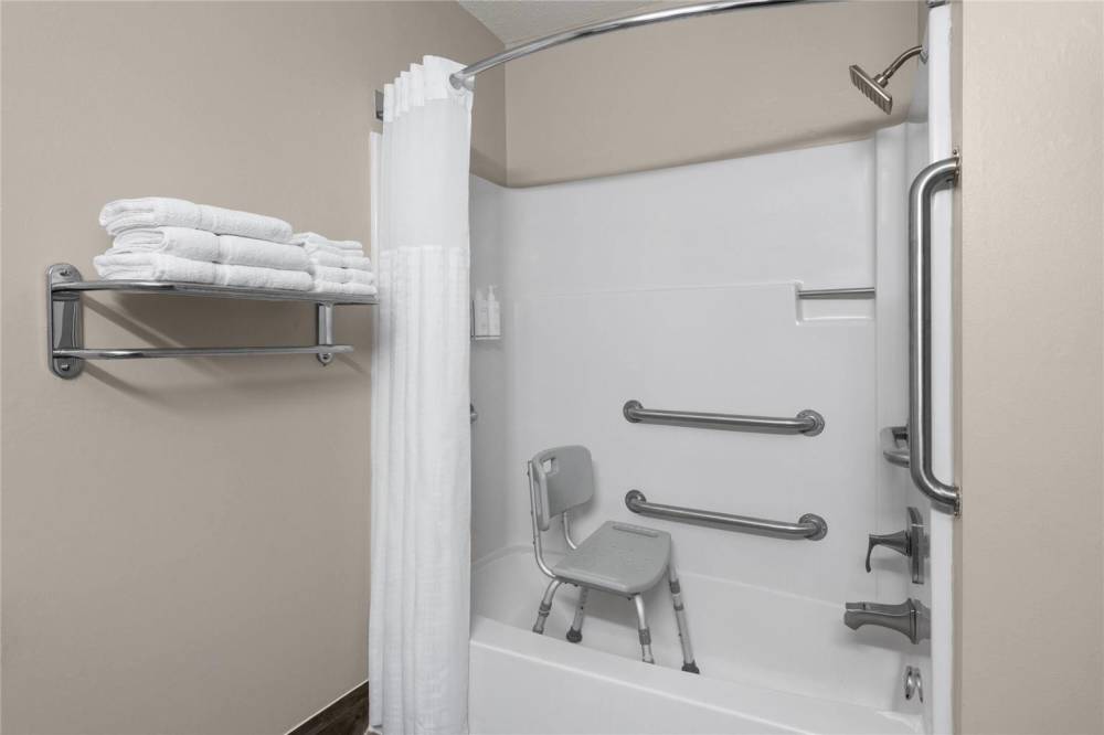 Travelodge By Wyndham Fargo West Acres 8
