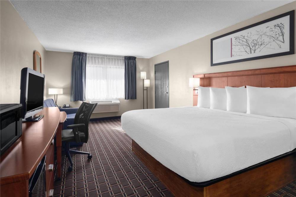 Travelodge By Wyndham Fargo West Acres 6