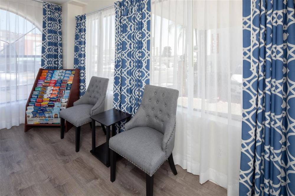 Travelodge By Wyndham Harbor City 2