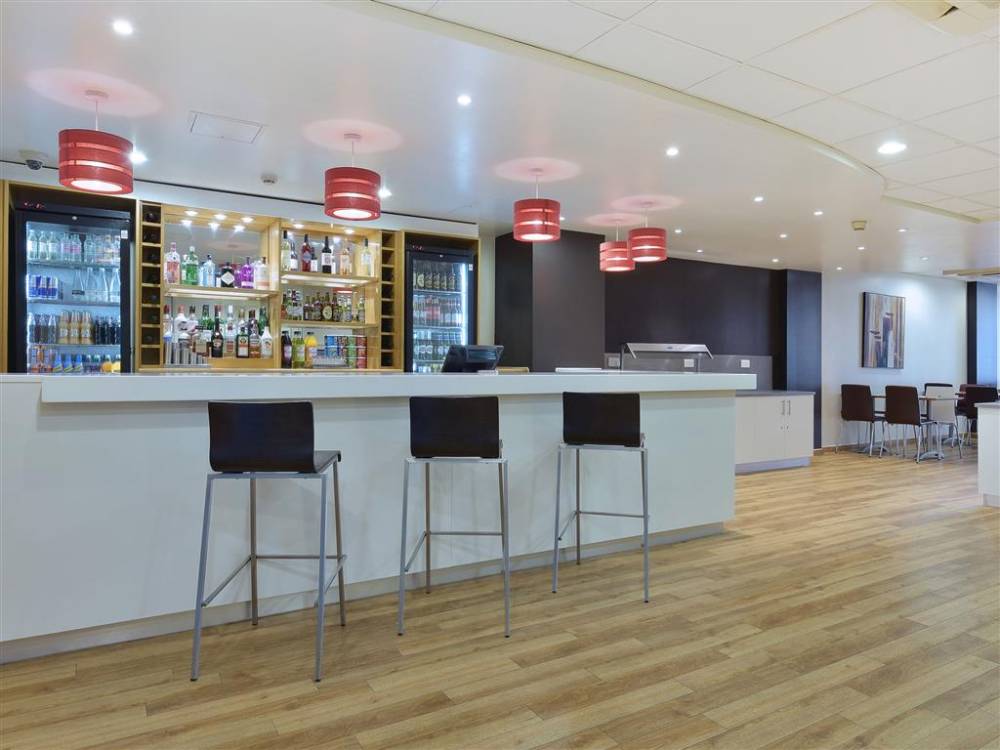 Travelodge London Feltham 2