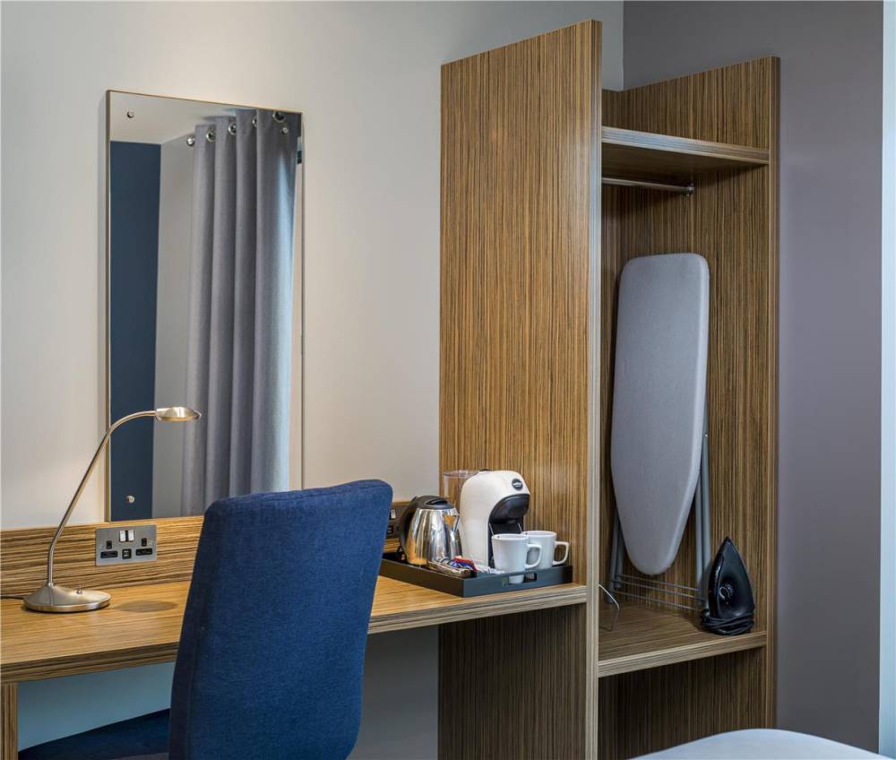 Travelodge Walton On Thames Central 9