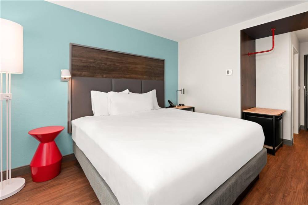 Tru By Hilton Portland Airport 9