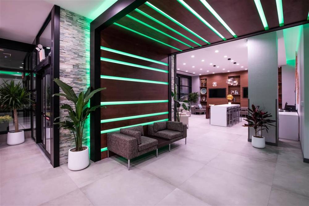 Wingate By Wyndham Long Island City 2