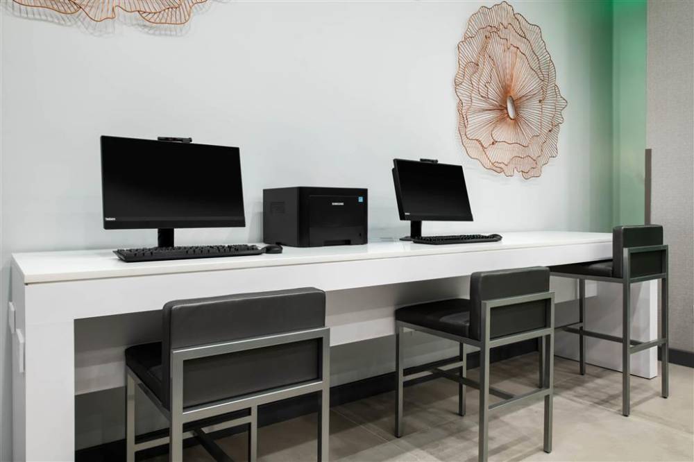 Wingate By Wyndham Long Island City 4