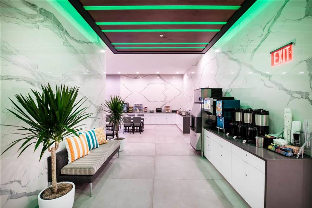Wingate By Wyndham Long Island City 3