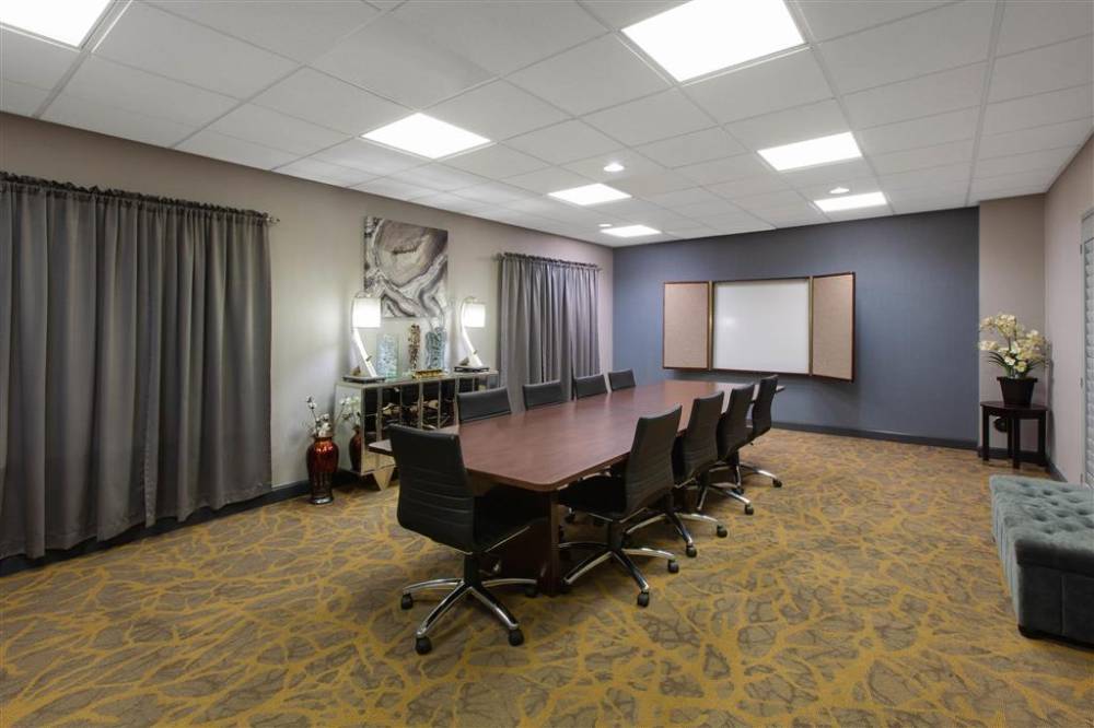 Wingate By Wyndham Oklahoma City Airport 2