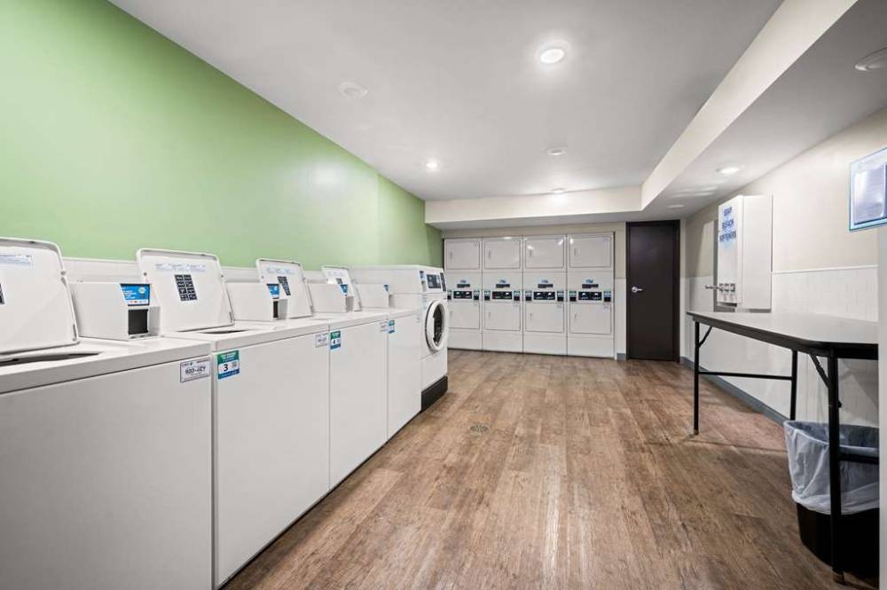 Woodspring Suites Dearborn - Detroit 6