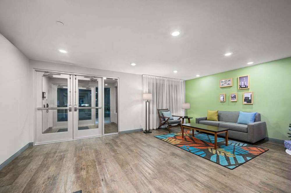 Woodspring Suites Dearborn - Detroit 5