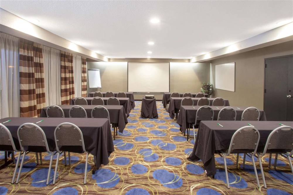 Wyndham Garden Fort Wayne 4