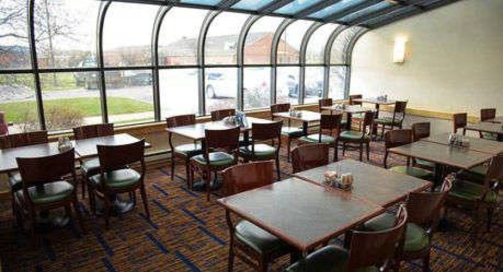 Wyndham Garden Fort Wayne 9