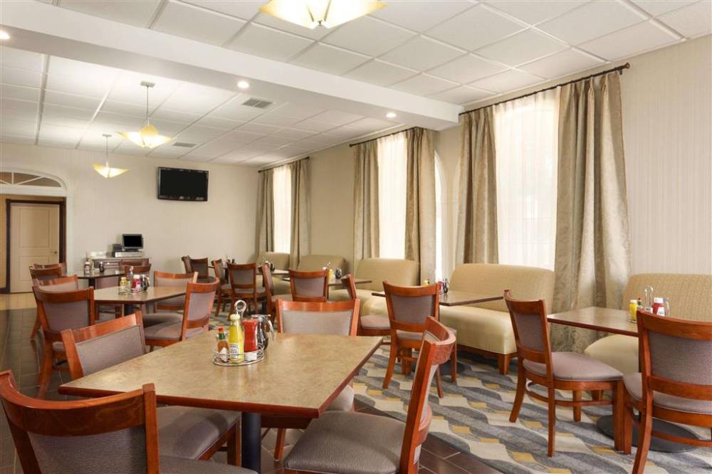 Wyndham Garden Grand Rapids Airport 8